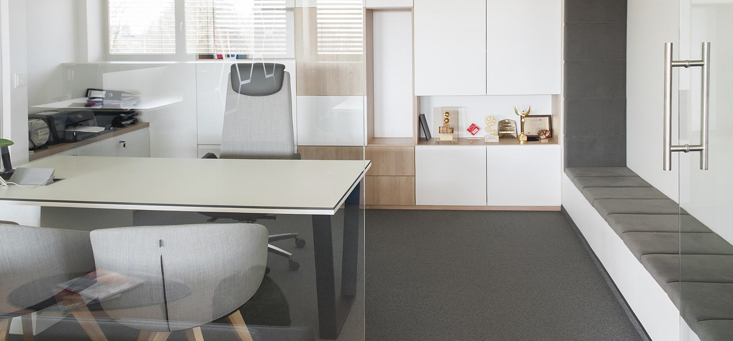 Kancelář může být útulná